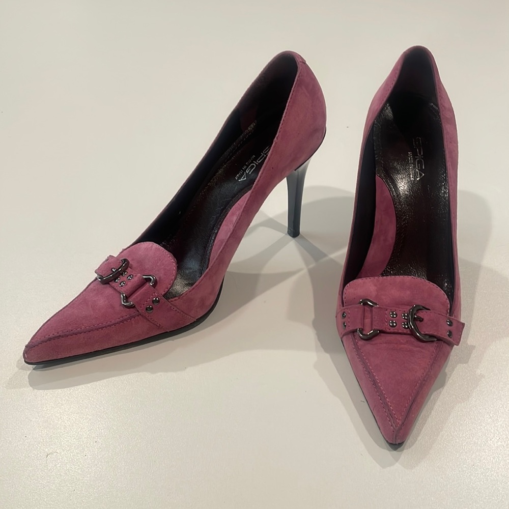 Beautiful suede mauve sexy pumps. Four-inch heels.